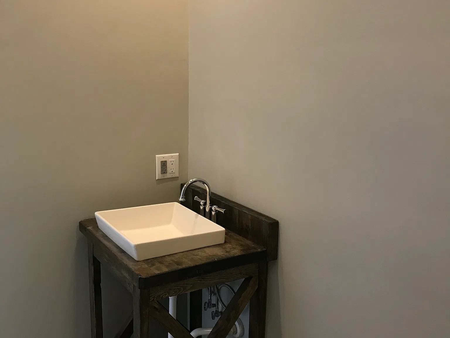 528 E Haymore St — Photo 2