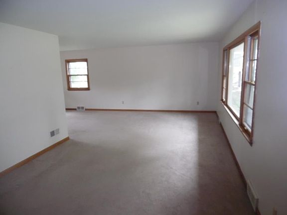 4th image of 3423 Lauderdale Ln