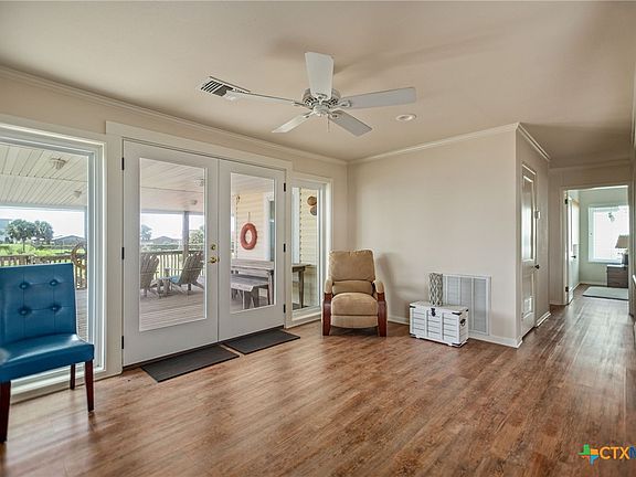 4th image of 604 W Maple St