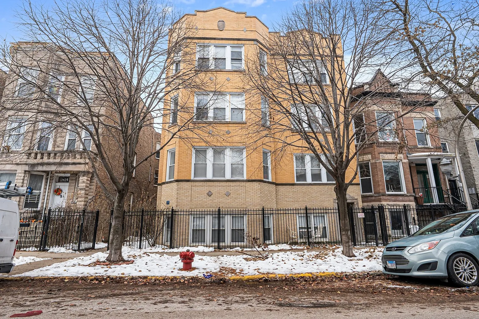 1432 N Maplewood Ave APT 203 photo 1