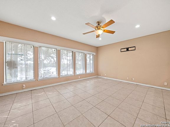 4th image of 1735 Lake Bluff