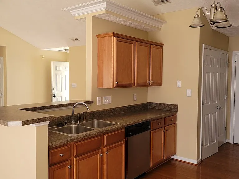 5625 Thackeray Dr — Photo 4
