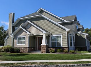 2 Hopkins Ct, Bethel, CT 06801