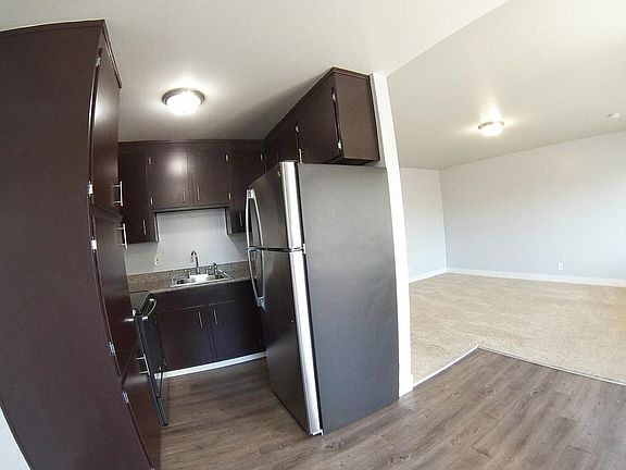 4th image of 734 E 20th St APT 5
