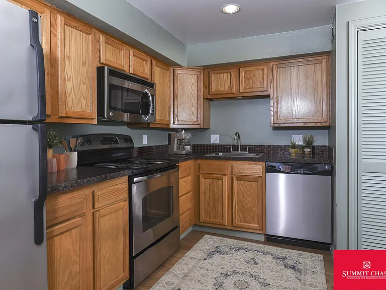 Summit Chase Townhomes and Apartment Homes — Photo 15