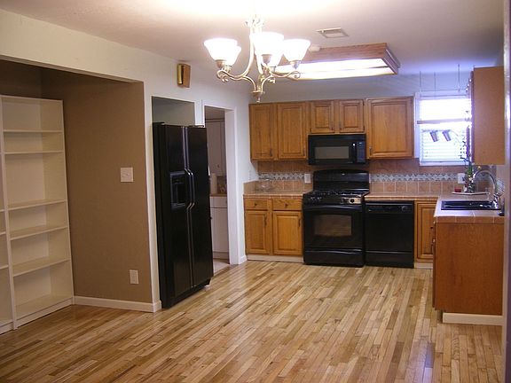 3rd image of 4071 Gion Ave