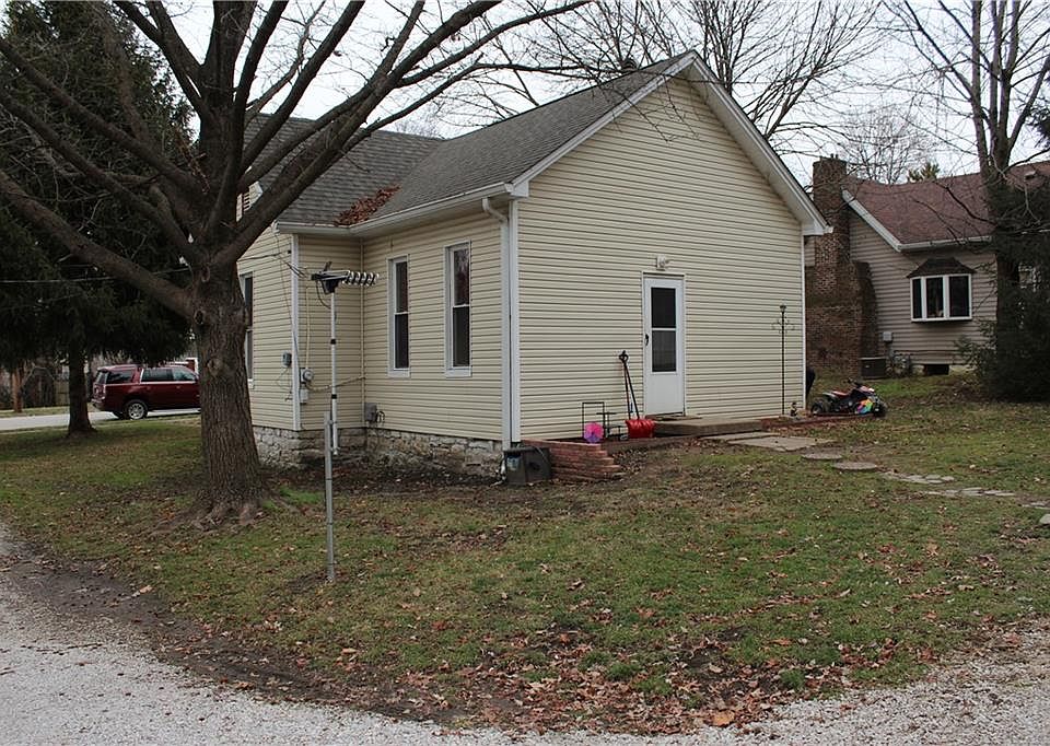 2nd image of 642 E Walnut St