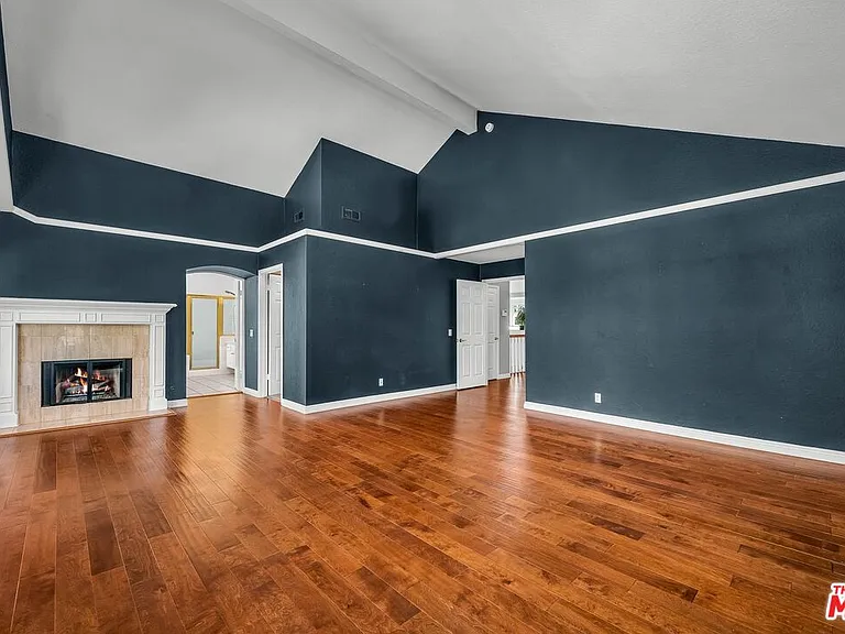 7513 W 83rd St — Photo 35