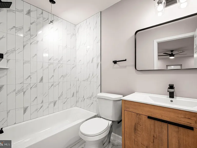437 W Girard Ave #39-4 — Photo 5