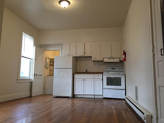 5th image of 539 E Chestnut St APT 1