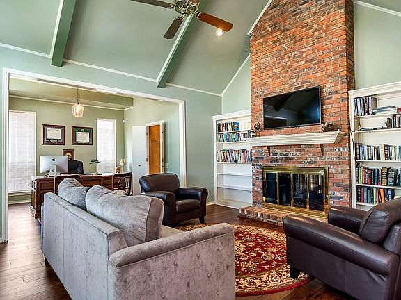 4th image of 2517 Fox Glenn Cir