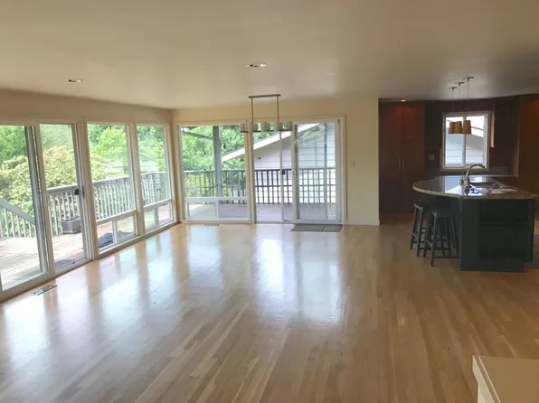 3481 79th Ave SE, Mercer Island, WA 98040