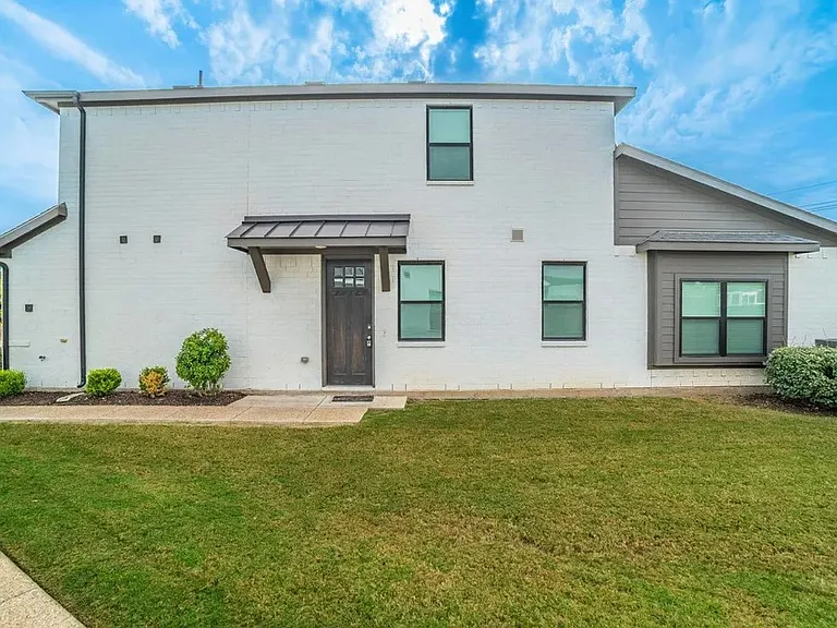 1278 Lamar Dr — Photo 2