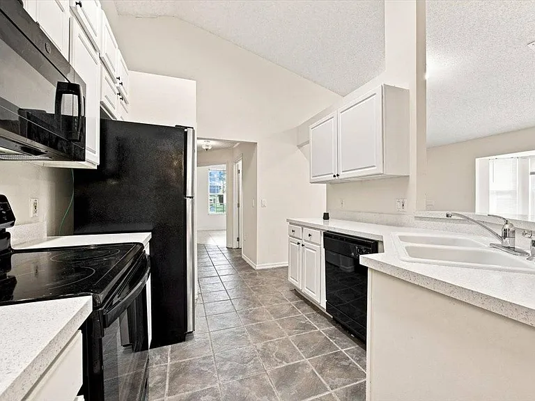 2393 Paulette Dr — Photo 10