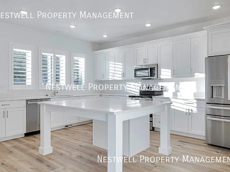 8139 N Saint Cecilia St — Photo 2