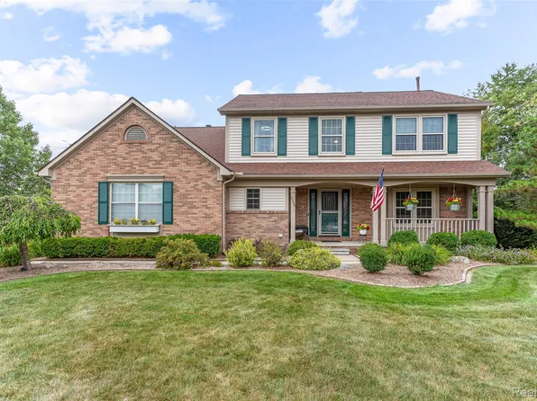 2328 Chestnut Cir, Lake Orion, MI 48360