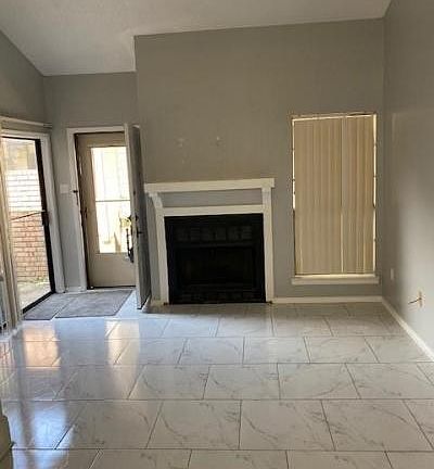4th image of 2912 Manhattan Blvd #13