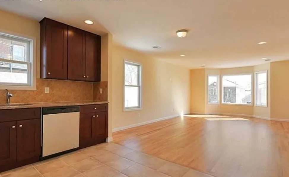 218 William St photo 1