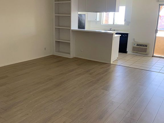 2nd image of 1011 Palm Ave #305