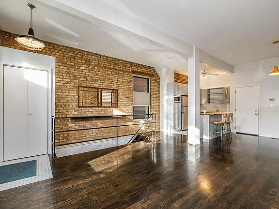 3rd image of 1829 W Huron St #1R