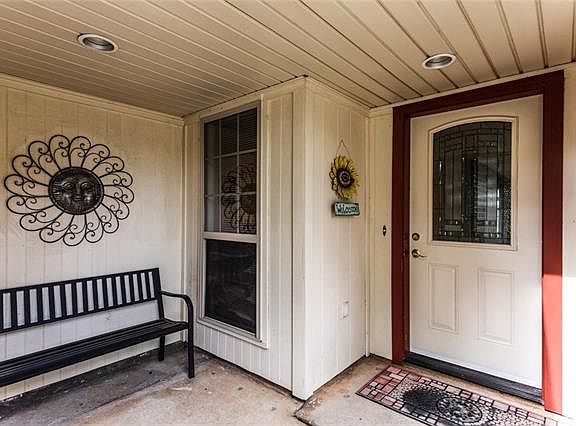 3rd image of 245 Meadow Knoll Dr