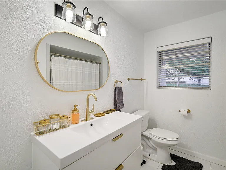 8005 Woodhue Rd — Photo 35