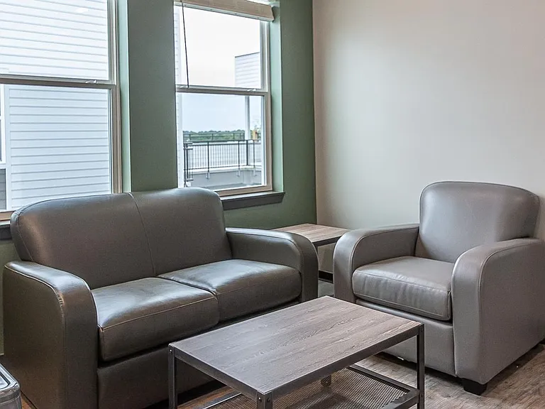 The Bentley Apartments — Photo 40