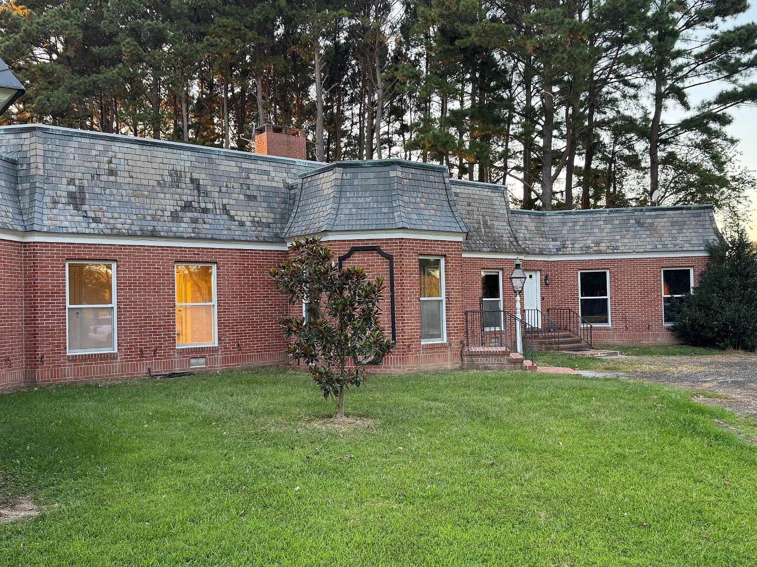 3 bed, 3.5 bath, 5960 sqft, $4,000 — Photo 2