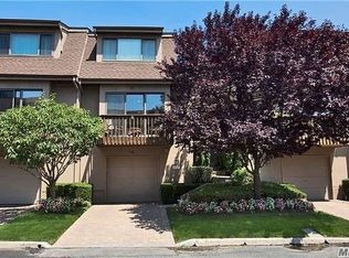 39 Clubside Dr, Woodmere, NY 11598