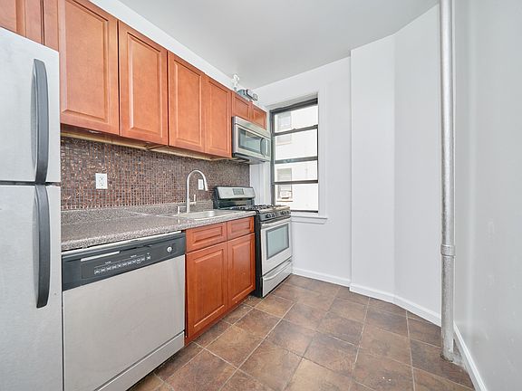 4th image of 736 W 173rd St APT C23