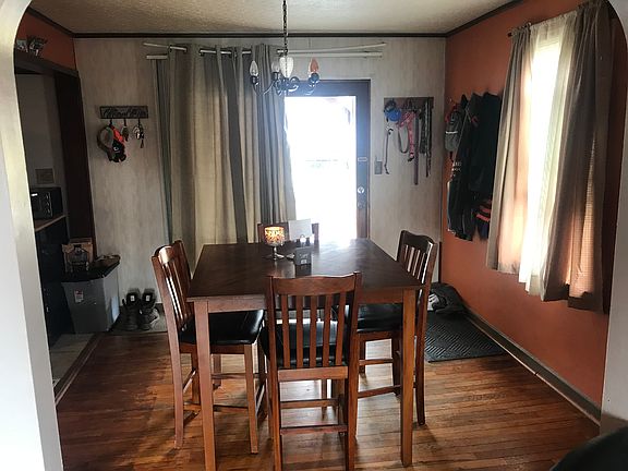 5th image of 352 N Park St
