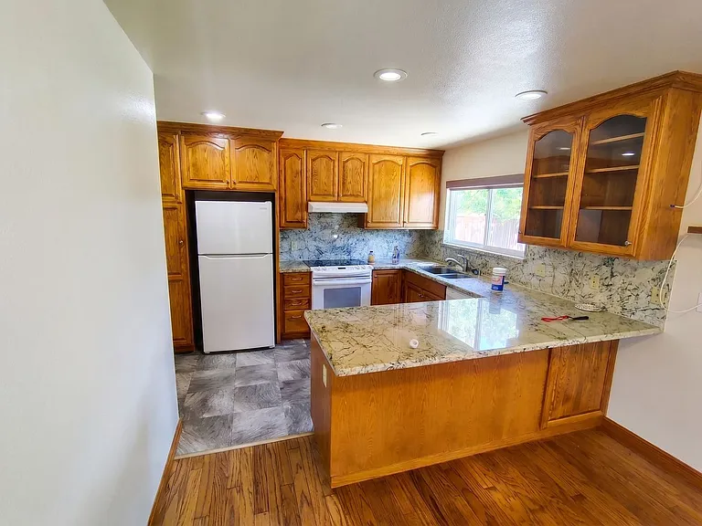 8525 Bandon Dr — Photo 3