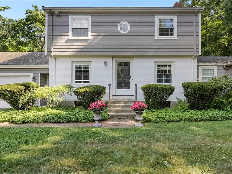 216 Claybrook Rd — Photo 2