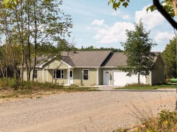 10398 Dell Rd, Kingsley, MI 49649
