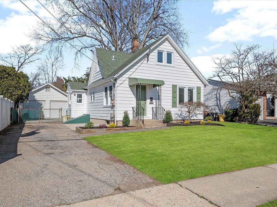 1st image of 70 Evergreen Avenue