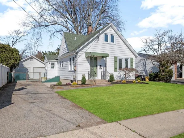 70 Evergreen Avenue, Bethpage, NY 11714