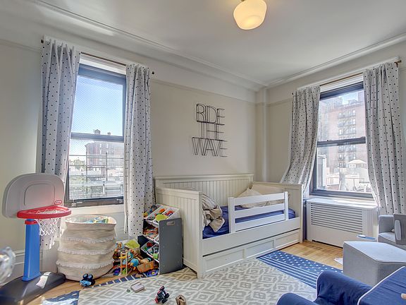4th image of 158 W 81st St #72
