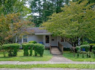 1006 3rd Ave W, Hendersonville, NC 28739