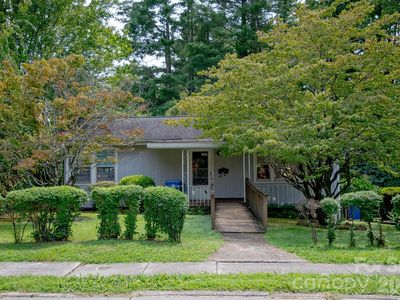 1006 3rd Ave W, Hendersonville, NC, 28739