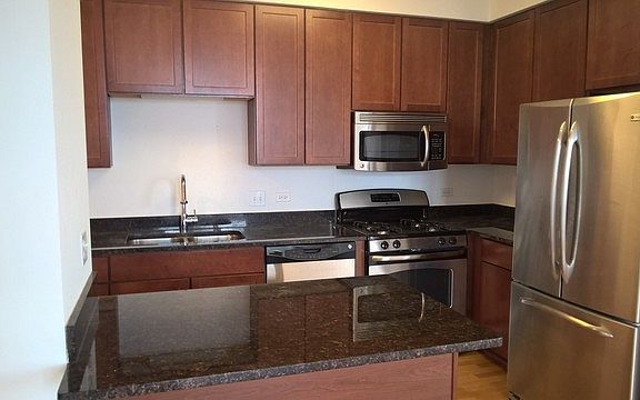 4th image of 1134 W Granville Ave #1214