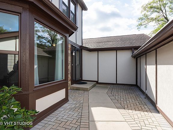 2nd image of 18 White Oak Cir