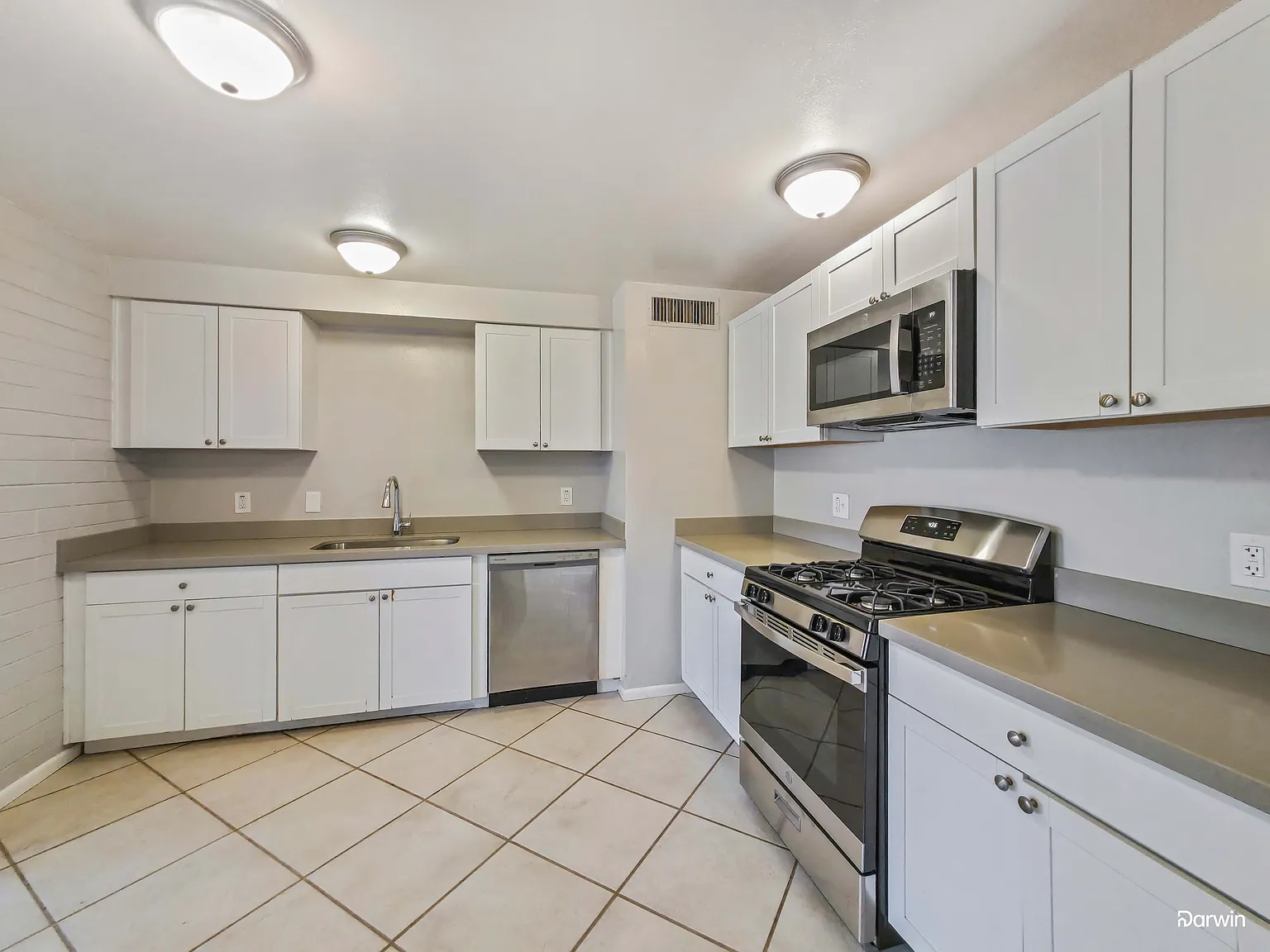 3 bed, 2.0 bath, 1310 sqft, $1,645 — Photo 3