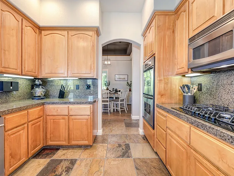 7029 Pembroke Way — Photo 31