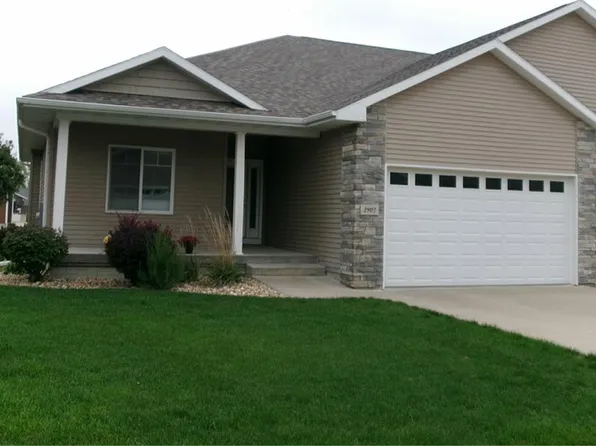 2907 W 3rd St, Cedar Falls, IA 50613