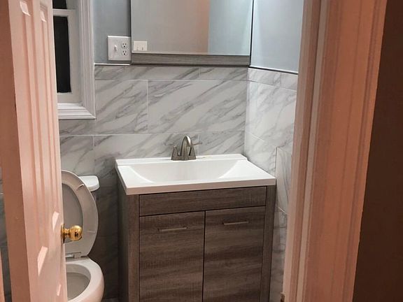 4th image of 135 Roosevelt Ave #2
