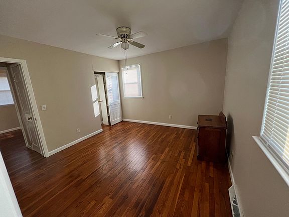 4th image of 7453 Lake Ave