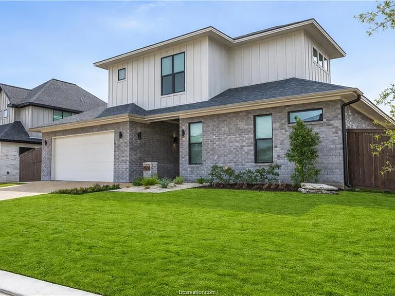 4906 Pearl River Ct — Photo 1