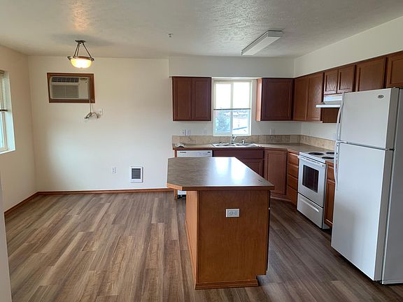 Great kitchen with lots of cabinets and counter space. Dining nook perfect for mid size table and chairs. Plus wall ac unit