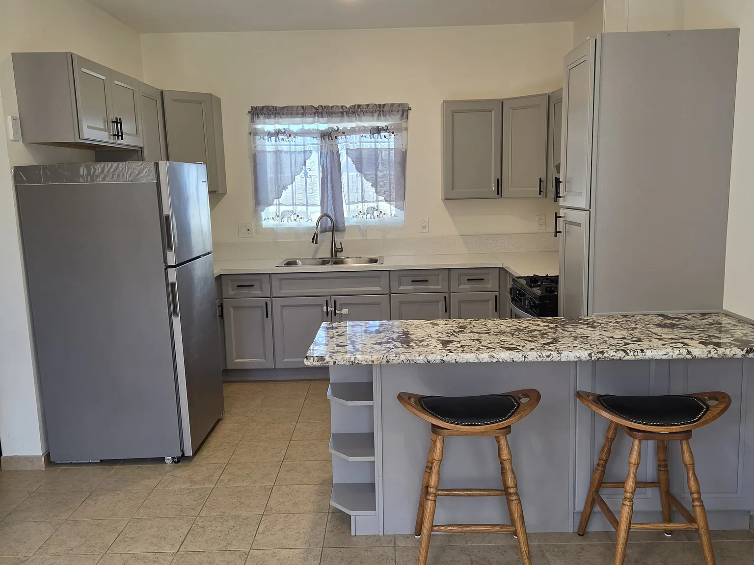 2 bed, 750 sqft, $2,500 — Photo 3
