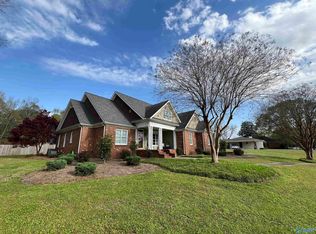 104 Carolwood Cv, Gadsden, AL 35901